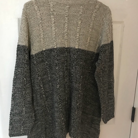 Grey and cream sweater. Loose fit. - Picture 2 of 3